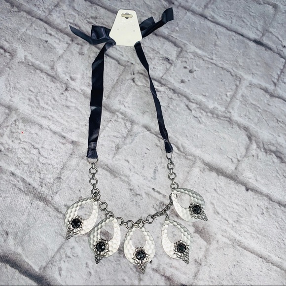 RADIANT Necklace - Picture 3 of 7